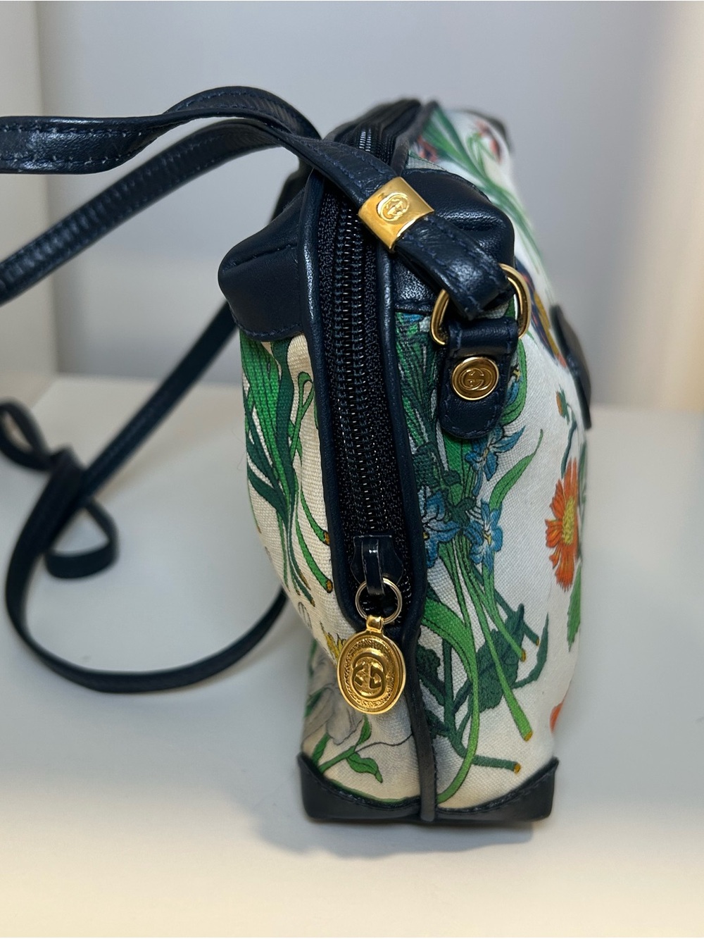 Authentic Vintage Gucci Flora Crossbody Bag - Picture 7 of 16